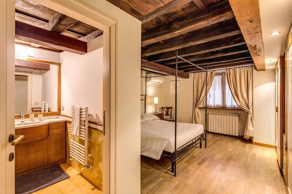 ** Hotel Your Suite Rom Italien