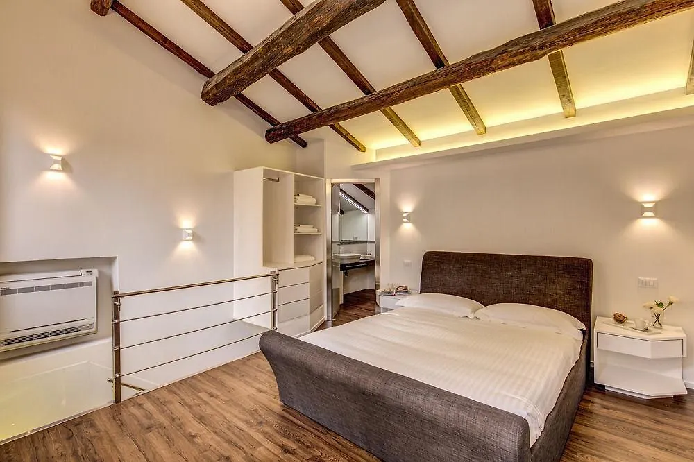 ** Hotel Your Suite Rom Italien